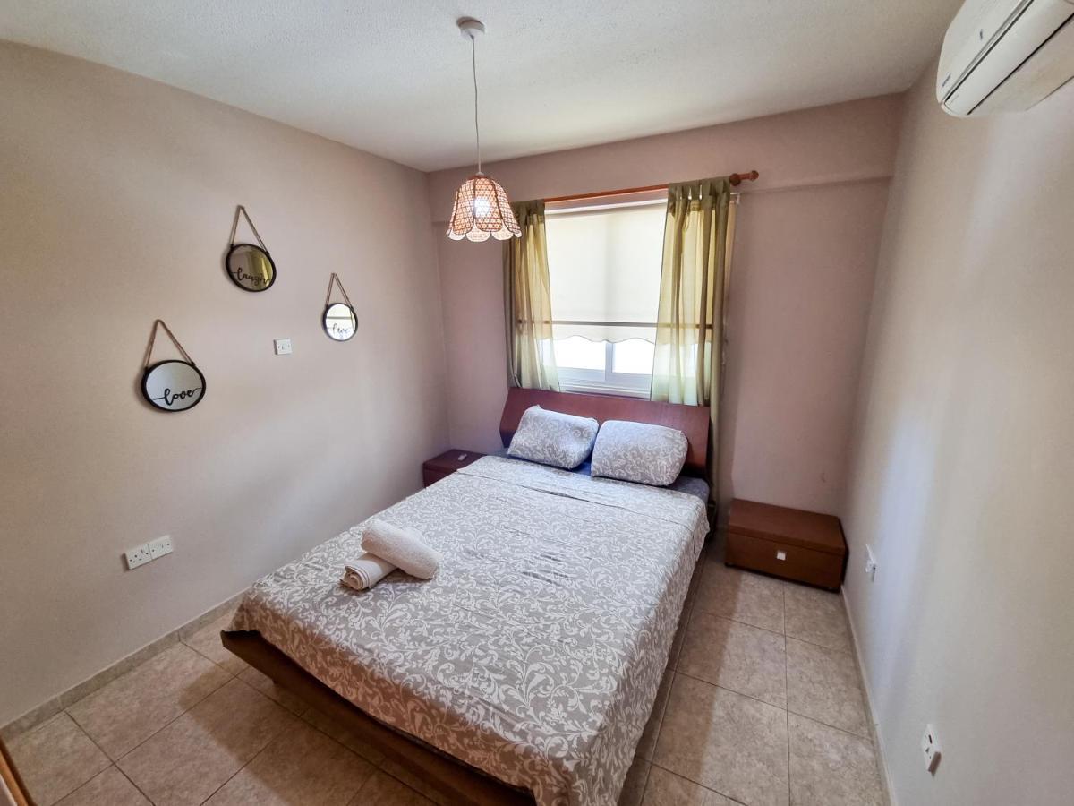 Dock Holiday Apartment Larnaca Exterior foto