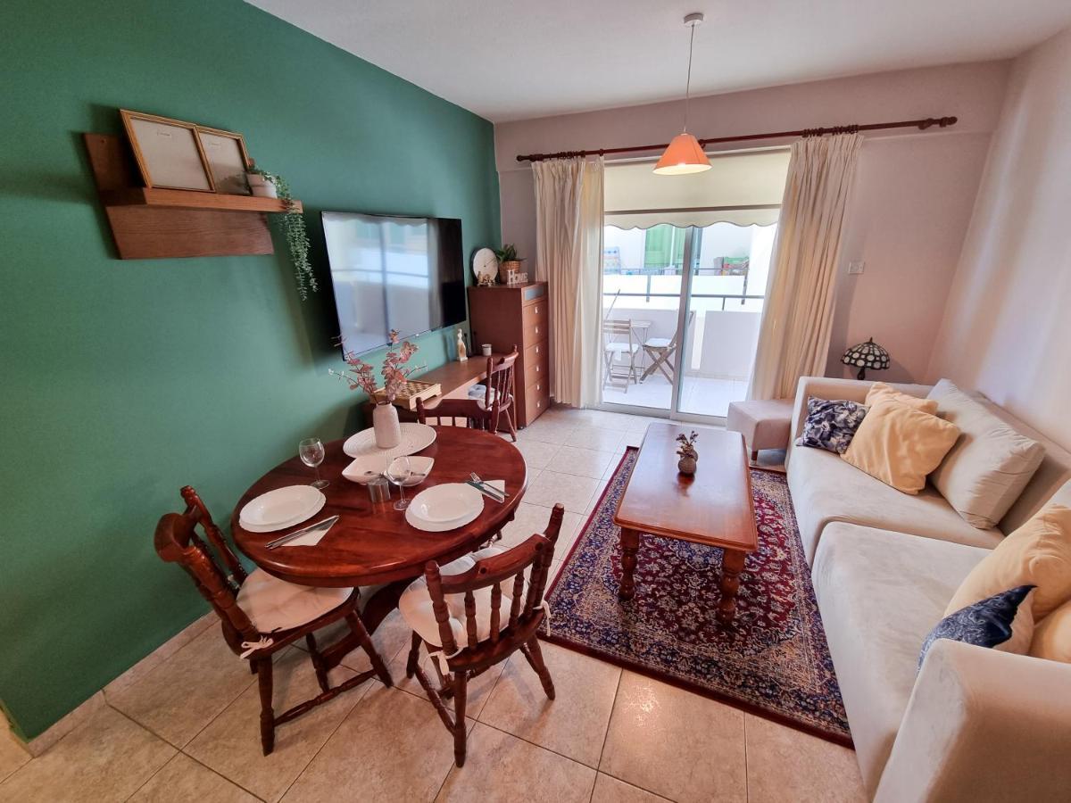 Dock Holiday Apartment Larnaca Exterior foto
